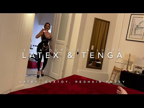❤️ Jaruma mai jajayen kaya sanye da rigar latex mai cin duri Ingantacciyar iskanci ❌❤